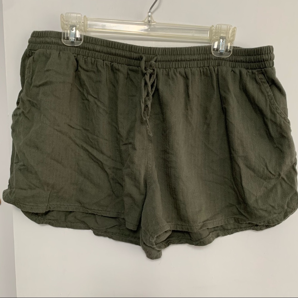 Universal Thread 3in pull on soft shorts